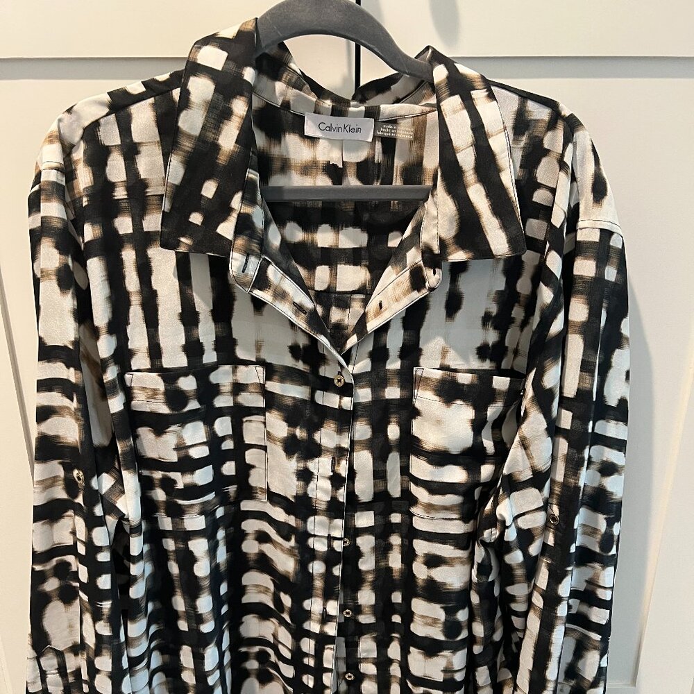 Calvin Kline, Black/tan/white abstract blouse, 100% polyester, size 3X